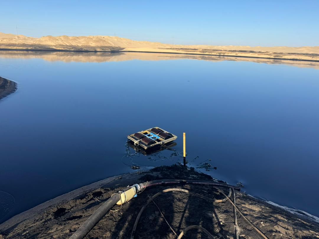 Recovery equipment beside an oil-bearing pond at the Messla project in Libya